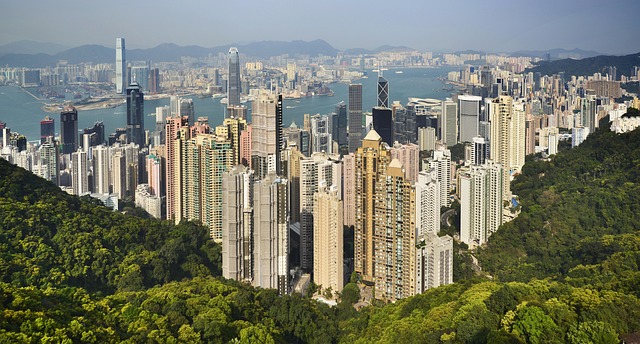 Is Hong Kong a Better Financial Hub than Singapore?